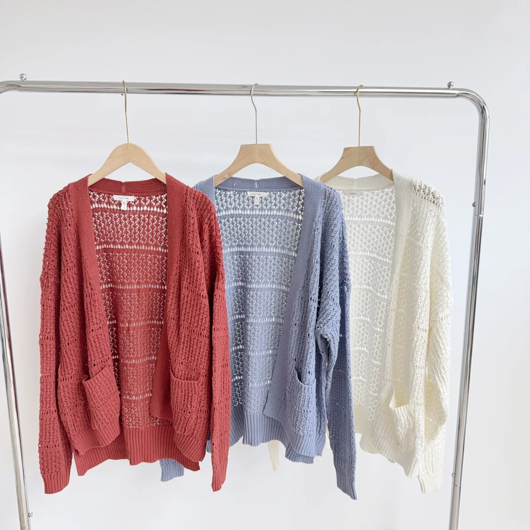 D132 三色早秋款镂空花纹休闲开衫