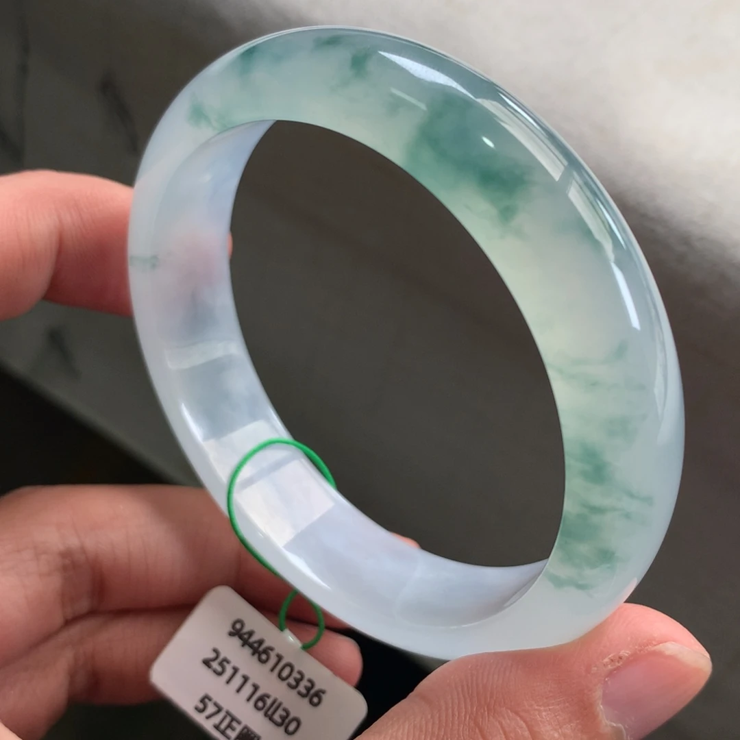 翡翠未镶嵌手镯飘花起胶