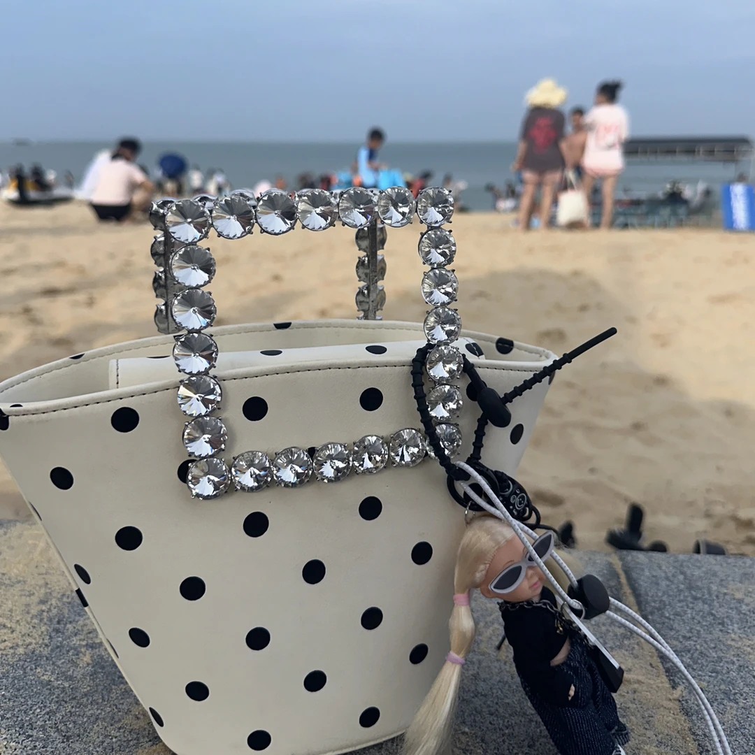 波点水桶包暗黑风斜挎包链条包英伦风地雷系休闲百搭