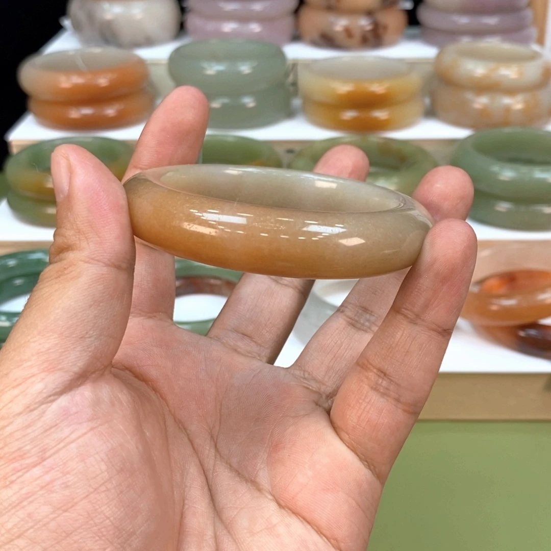 石英质玉未镶嵌手镯