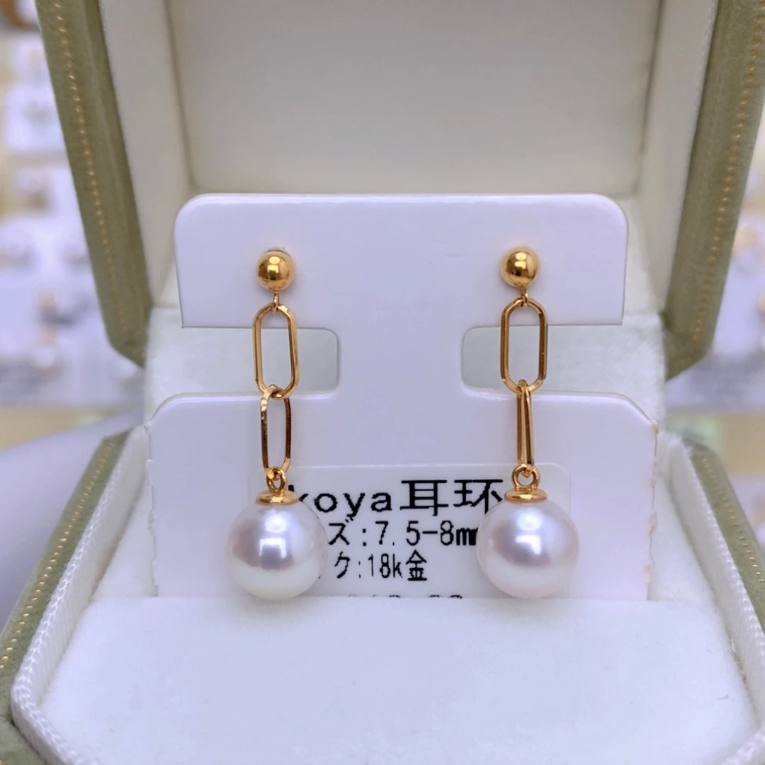 18K金镶嵌海水珍珠耳饰