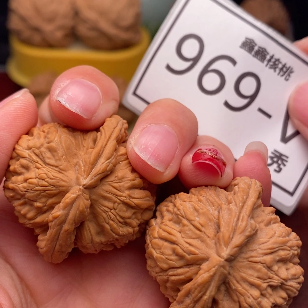 桃核把件白狮子37……