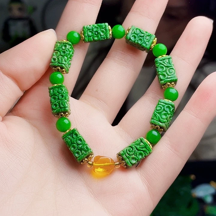 翡翠未镶嵌颈饰多样性