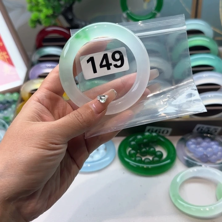 玉℃**运时尚飘花手镯149