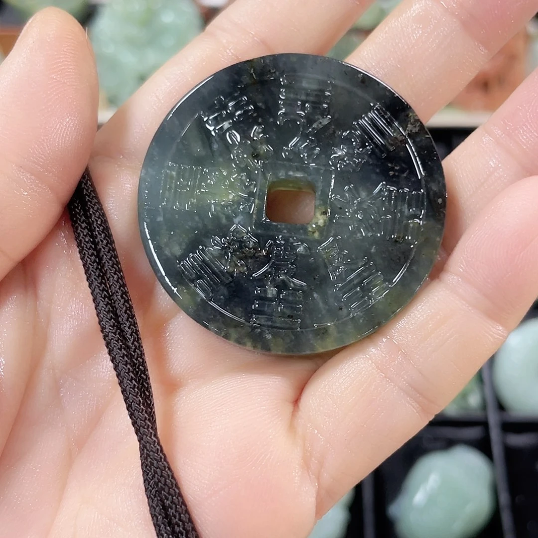 蛇纹石玉颈饰合金哈*雕