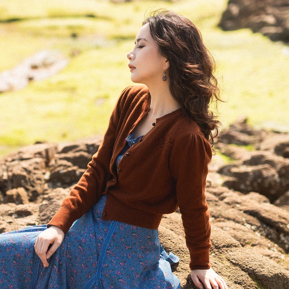 撒哈拉原创【闺蜜】想勾搭女人都带走 绣花轻盈温暖红色羊绒开衫