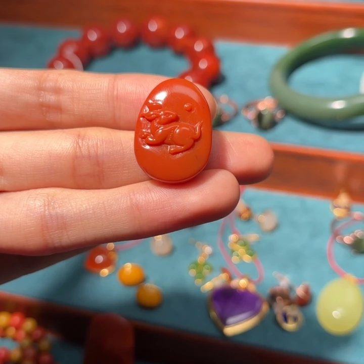 南红玛瑙未镶嵌珠宝半成品兔子