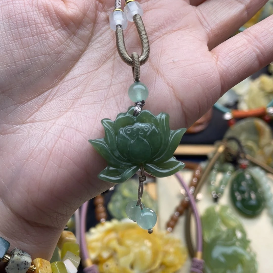 蛇纹石玉颈饰未镶嵌