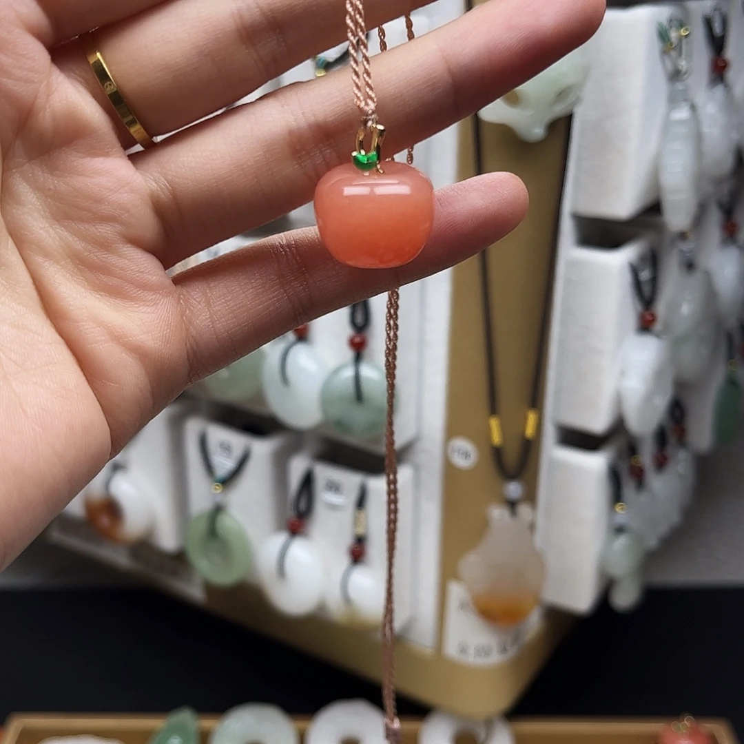 石英质玉未镶嵌颈饰