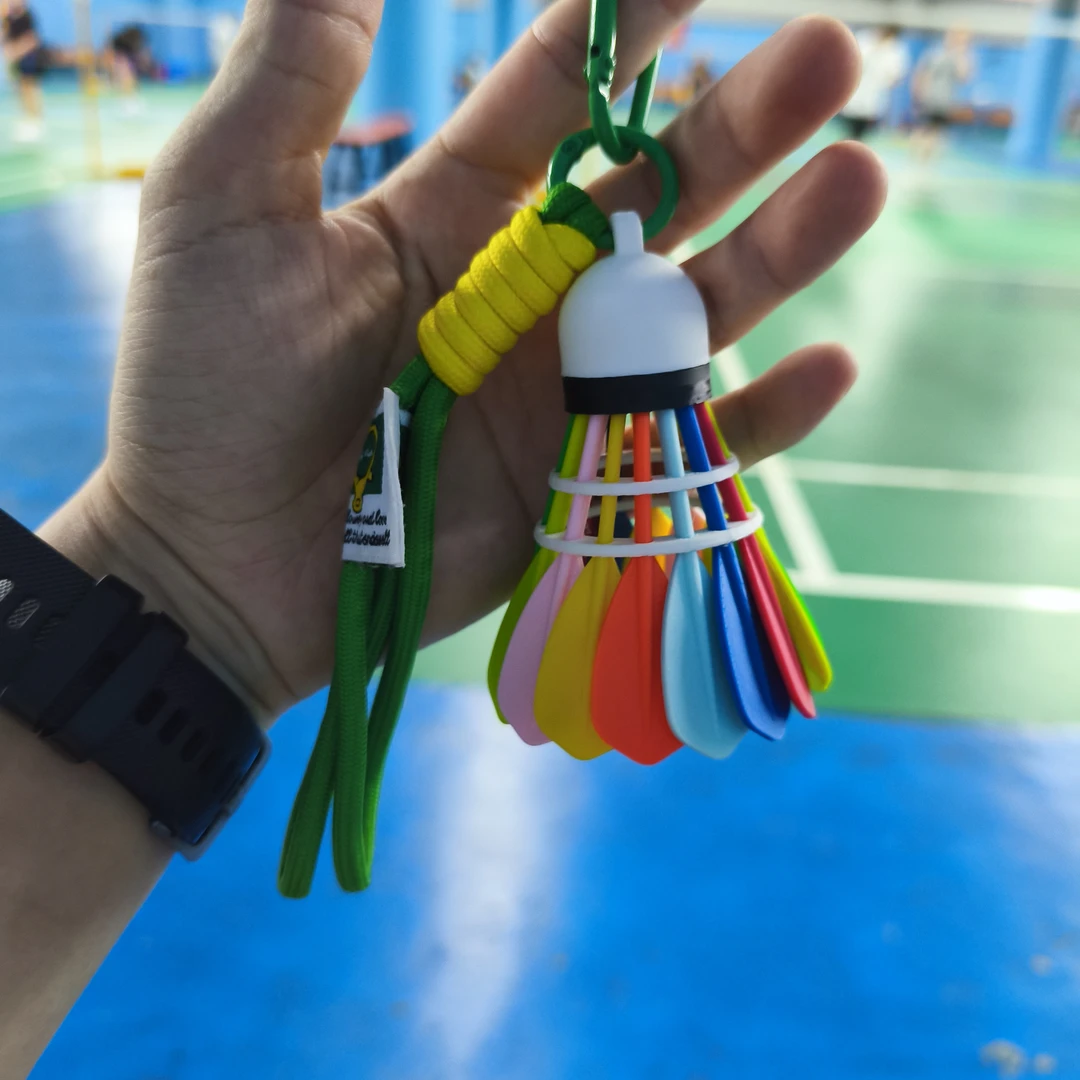 羽毛球挂件塑料七彩多色背包羽毛球运动礼物纪念品