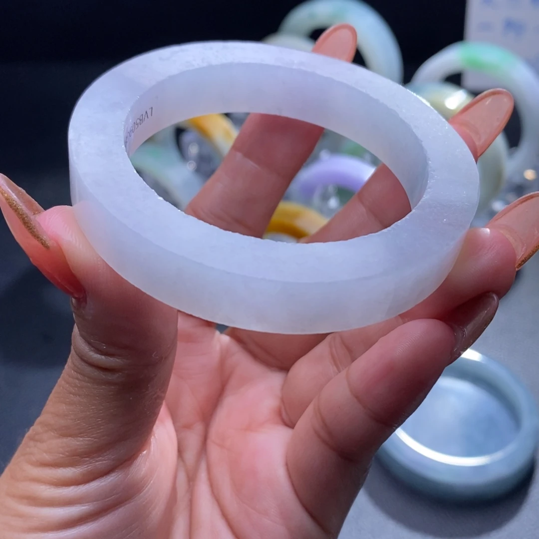 定制翡翠未镶嵌翡翠手镯