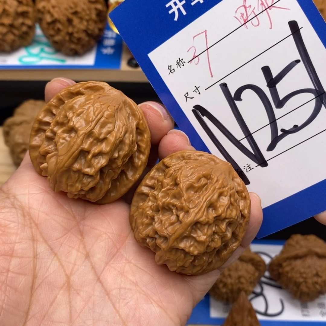 文玩核桃吊坠野狼核桃