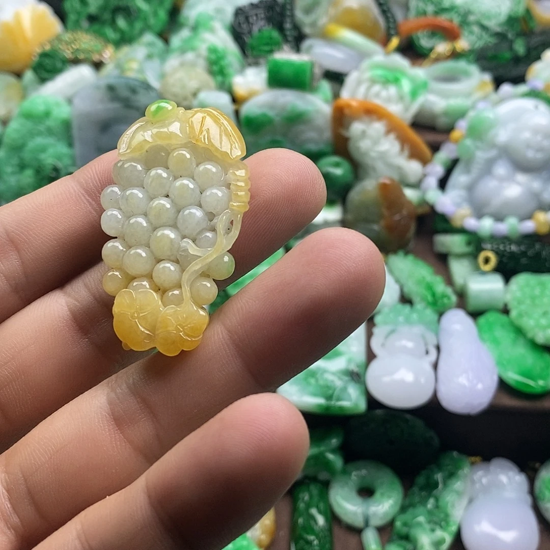 翡翠未镶嵌颈饰葡萄
