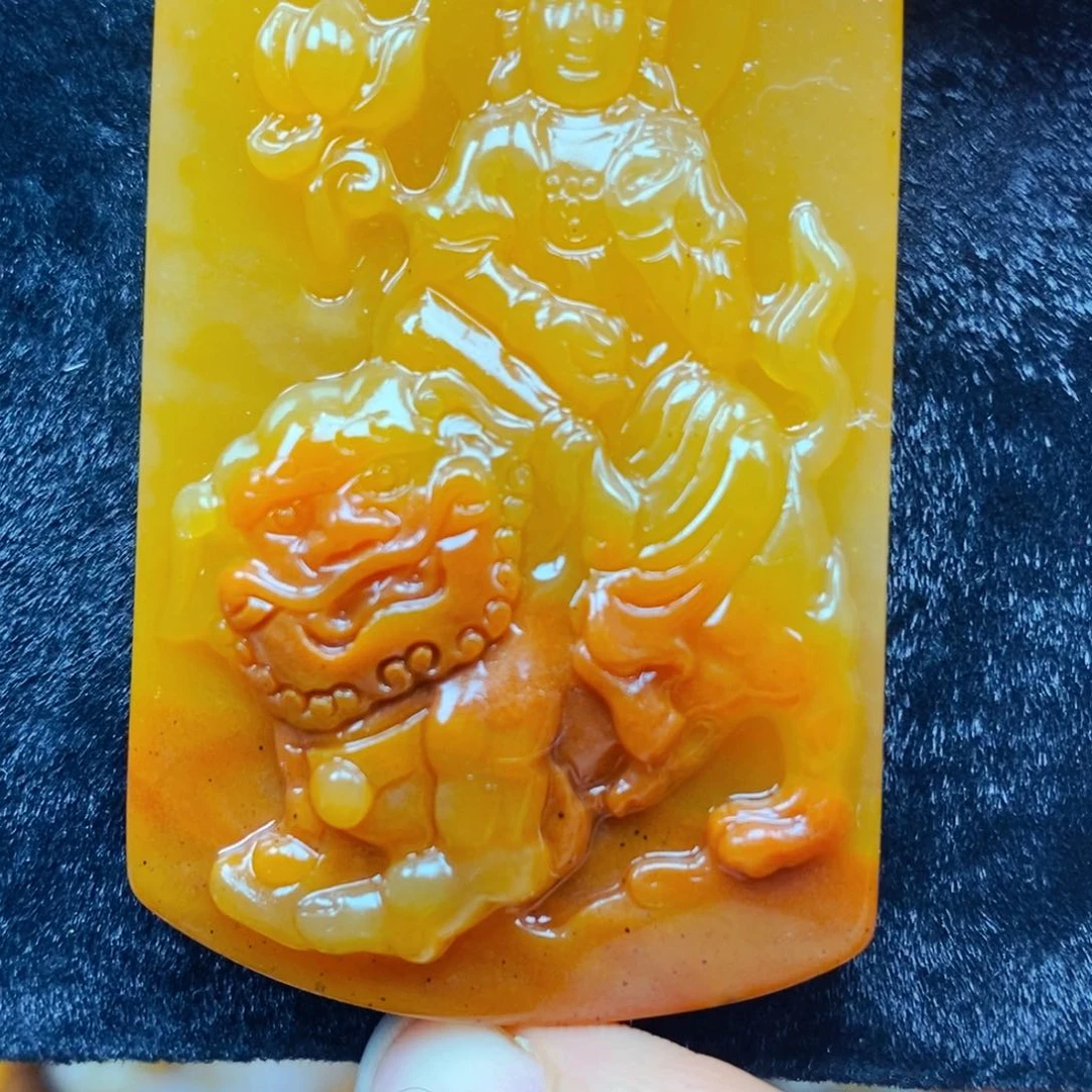 未镶嵌石英质玉（黄龙玉）颈饰