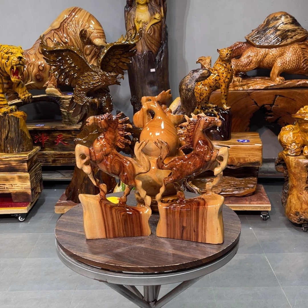 根雕桌面摆香樟木马