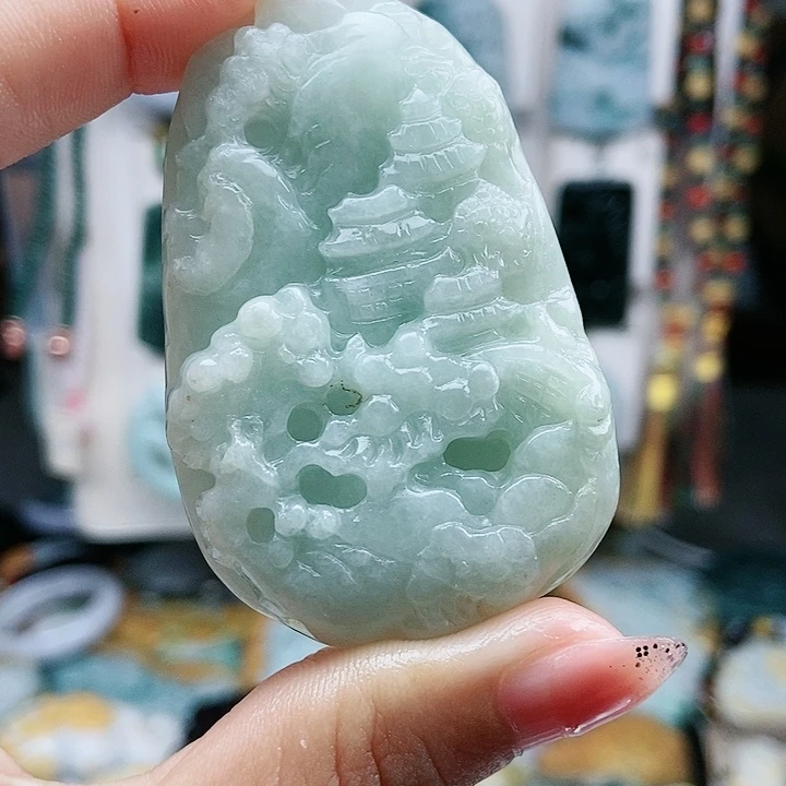 颈饰足铂镶嵌翡翠翡翠
