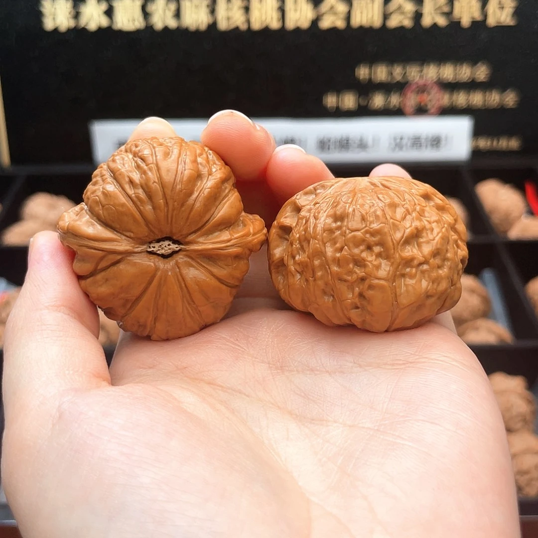 把件文玩核桃42磨盘瓜正圆正肩卡姿兰大眼全品红皮42A1