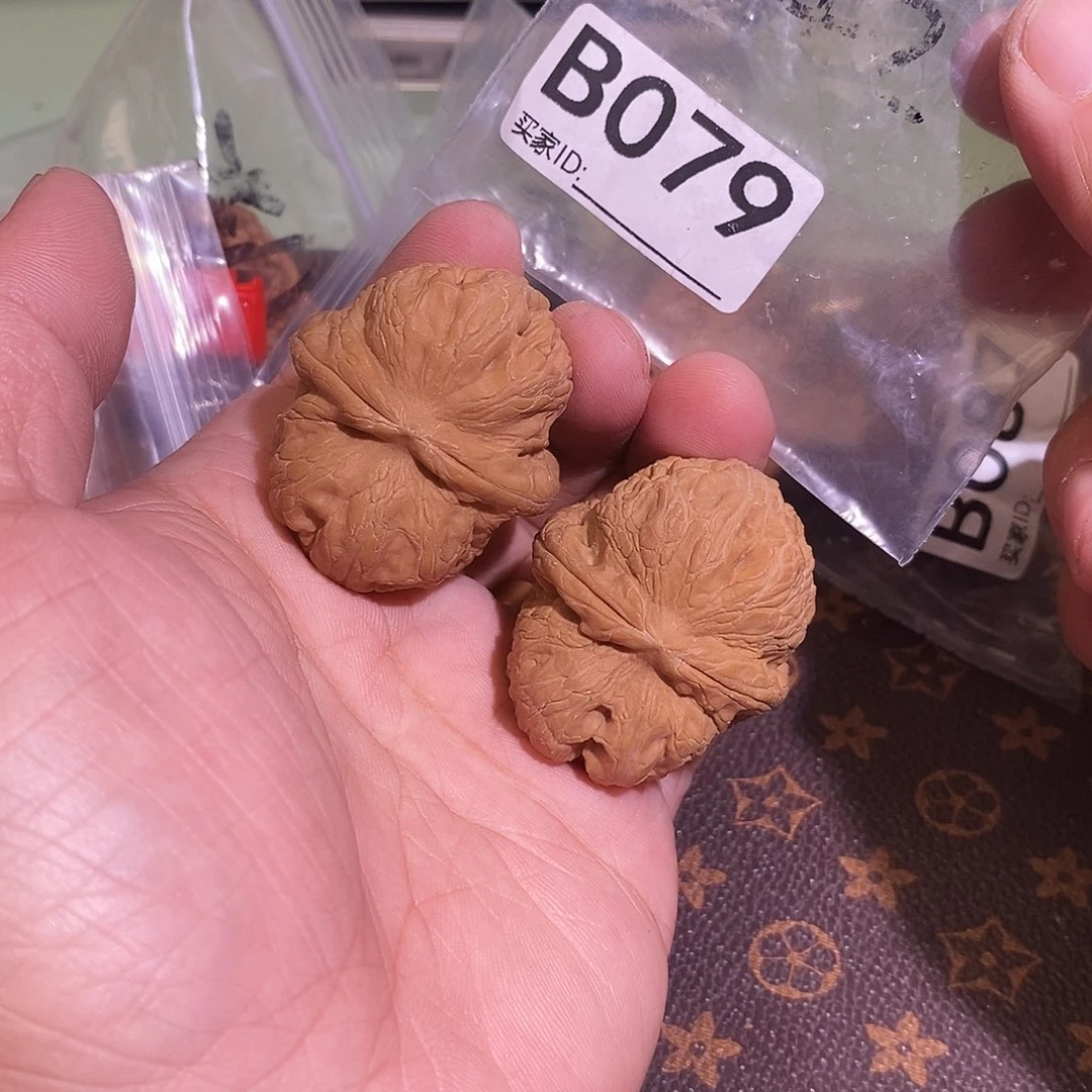 文玩核桃把件元宝42尺。
