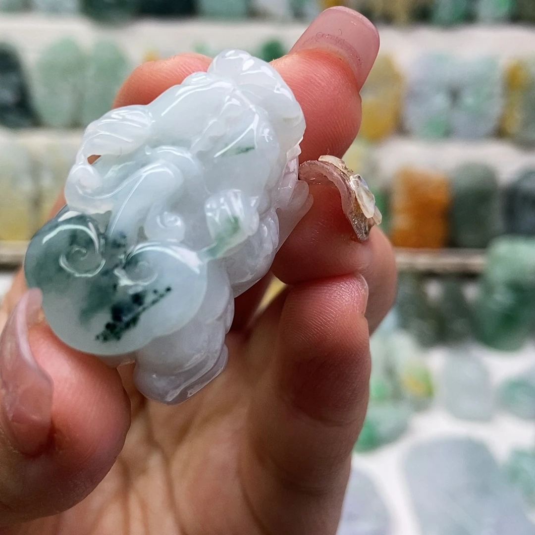 翡翠未镶嵌吊坠(赠链)口含珠