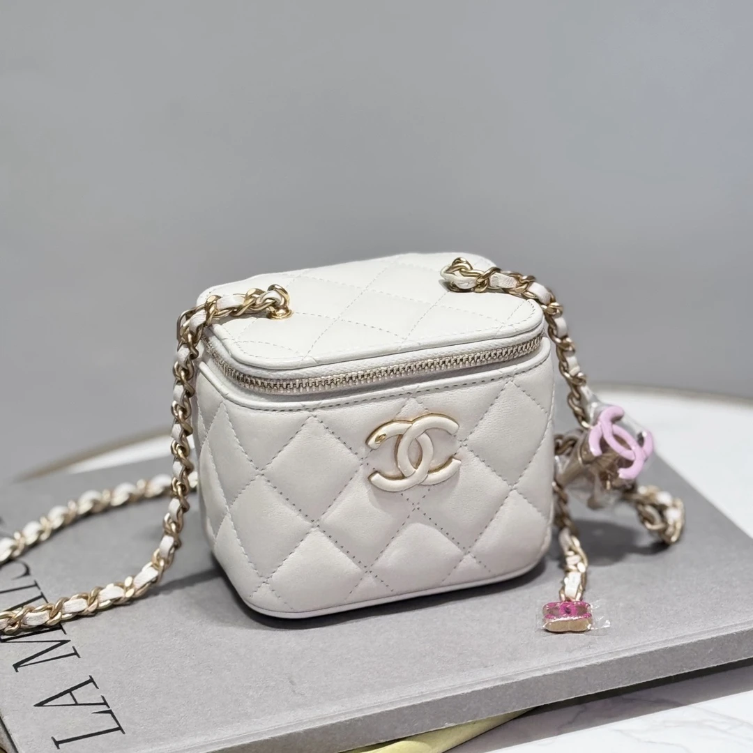 全新未使用 Chanel/香奈儿 化妆盒子包芯片款全套