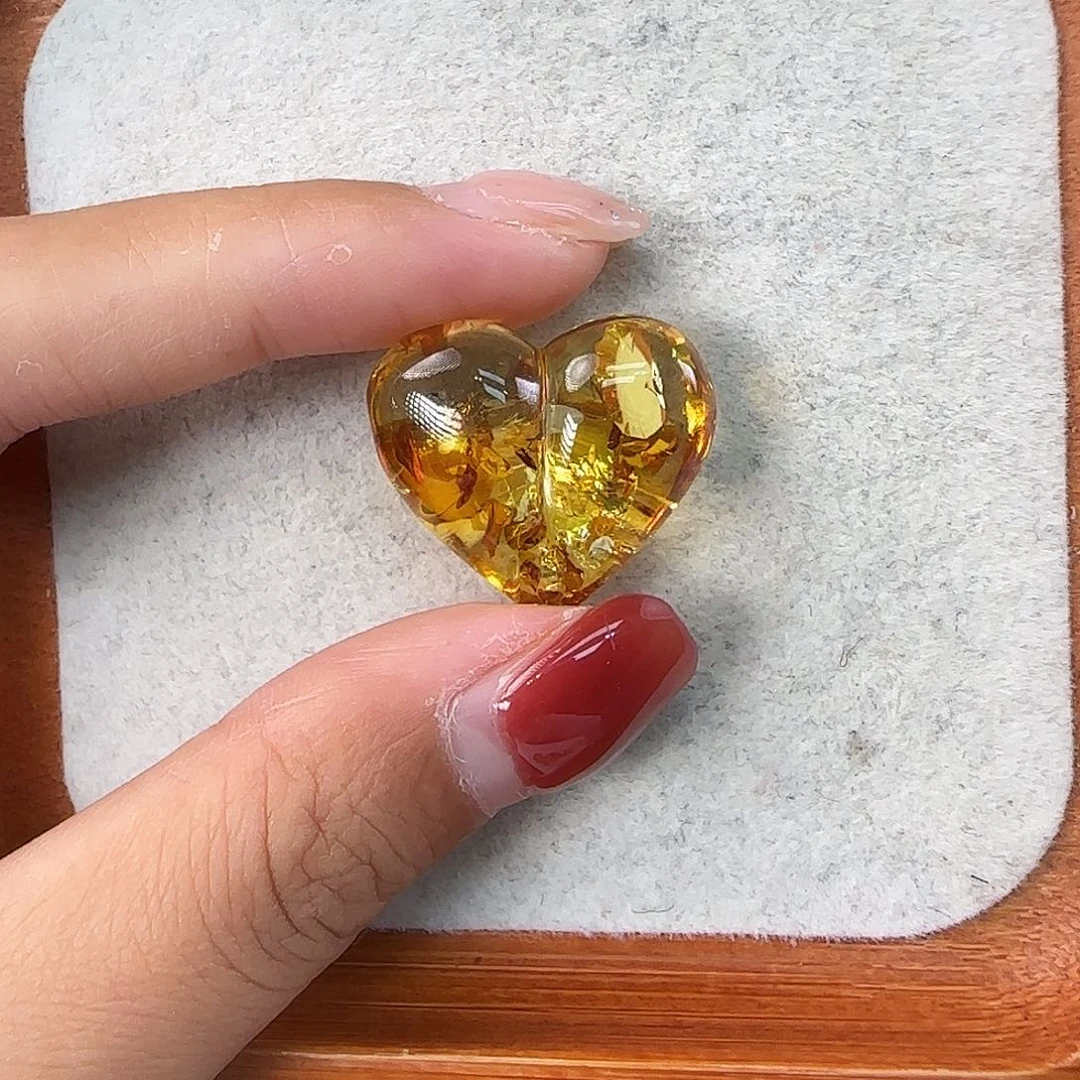 未镶嵌颈饰琥珀花珀