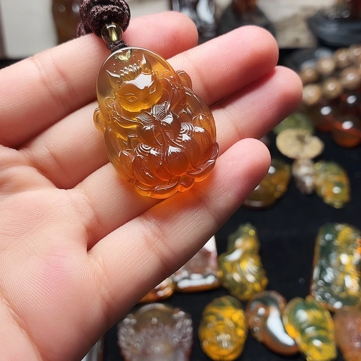 媛***琥珀未镶嵌颈饰..