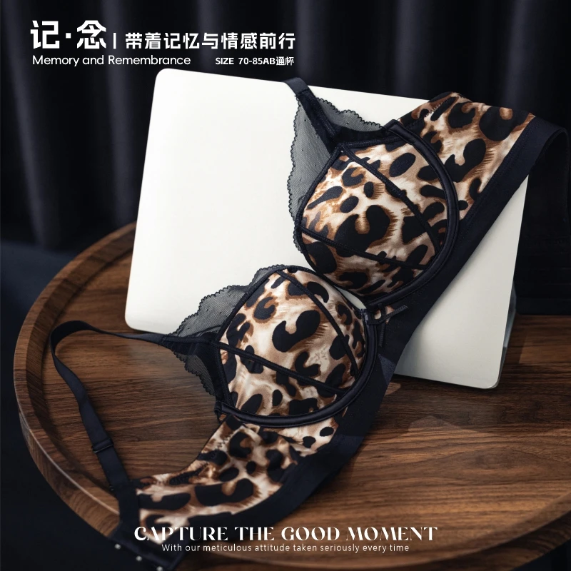 维多利亚无痕蕾丝内衣女小胸聚拢显大无钢圈上托防下垂文胸罩套装