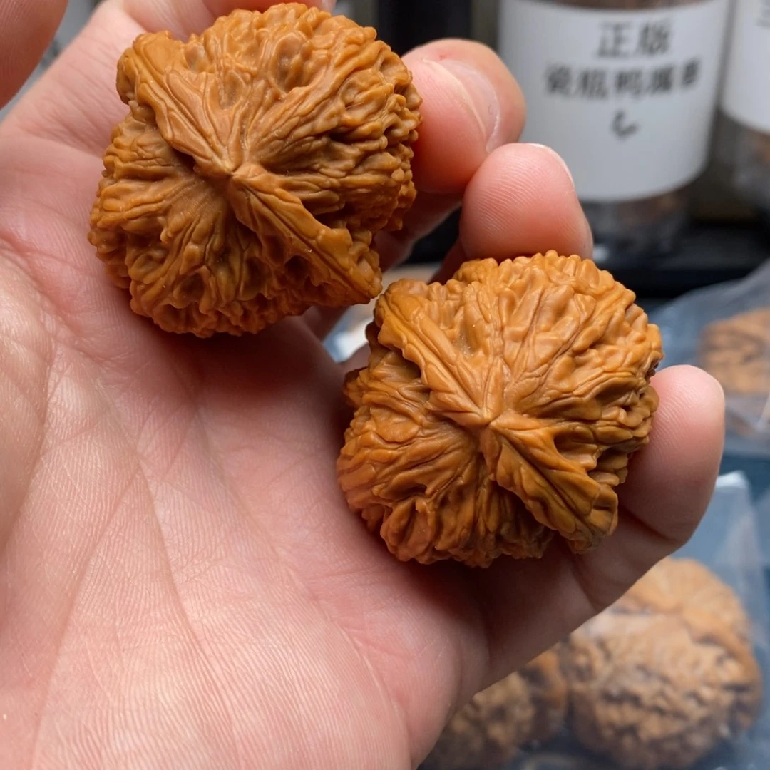 核桃把件三九三角白