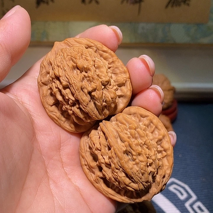 文玩核桃把件43.5蓟县山地虎头