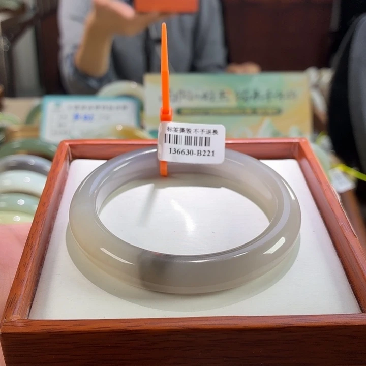 未镶嵌手镯和田玉32。 57