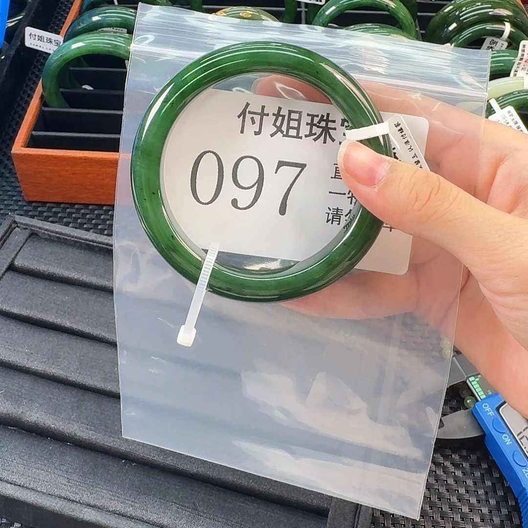 和田玉未镶嵌颈饰手镯097 61