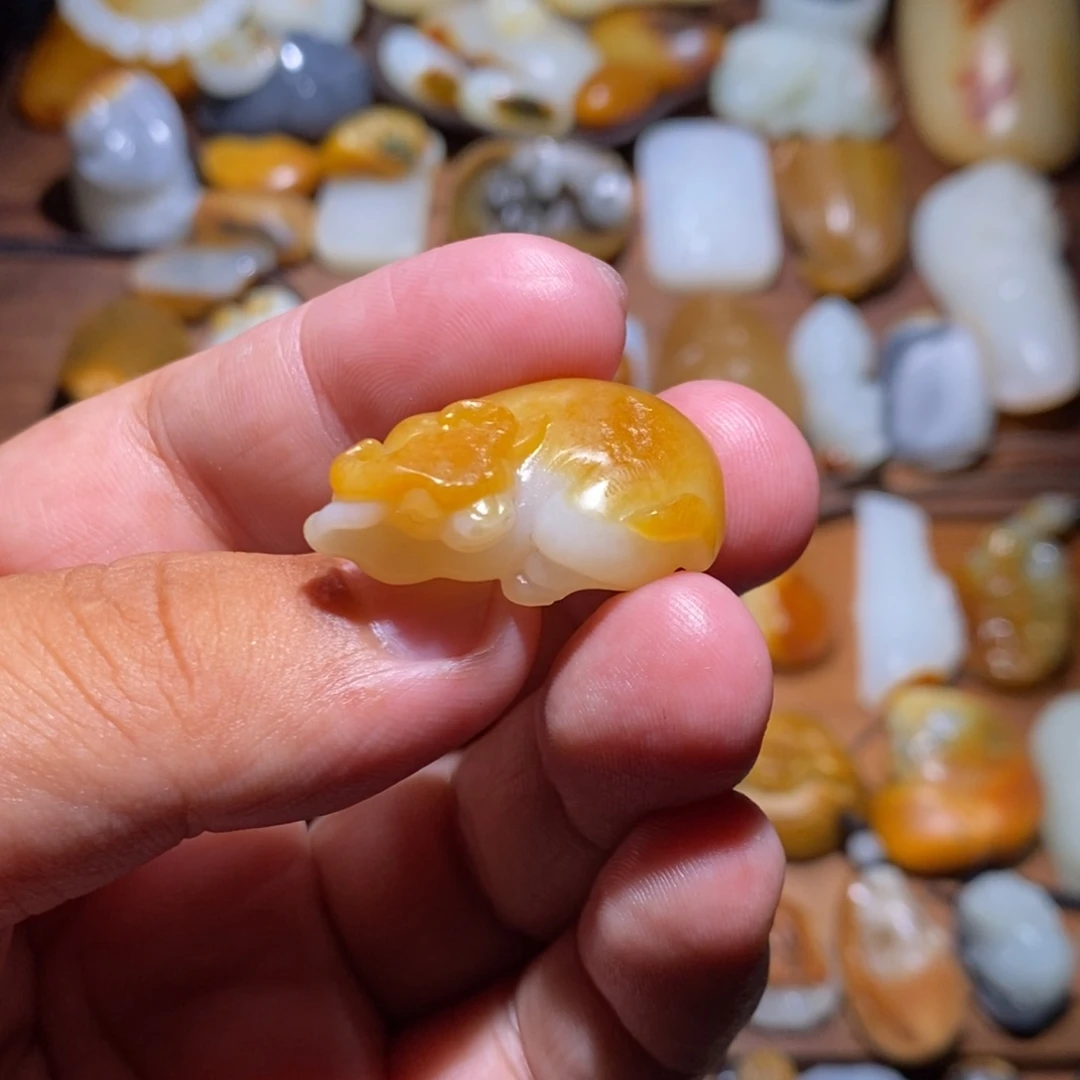 和田玉未镶嵌颈饰嘉*