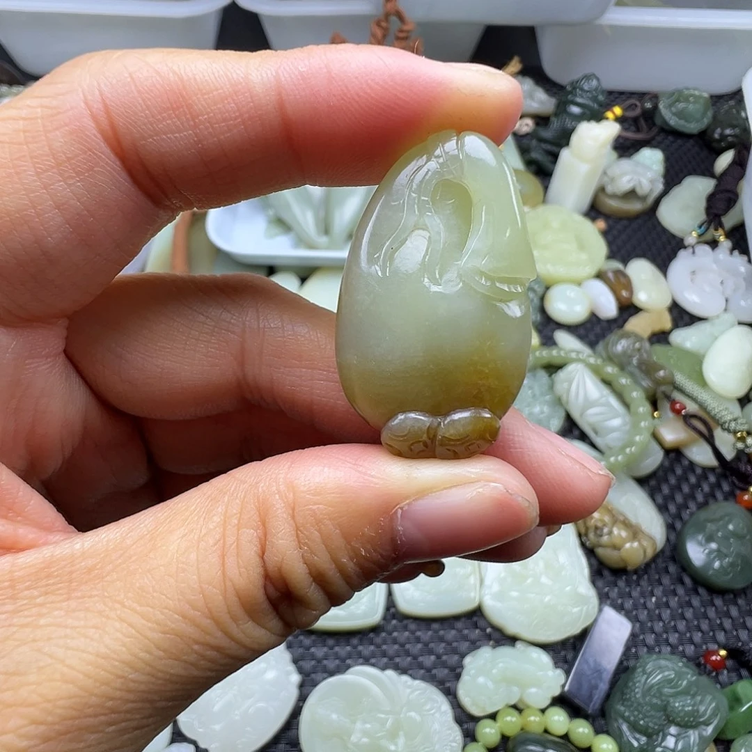 和田玉未镶嵌颈饰微瑕（买断价，不退不换）卡34.9