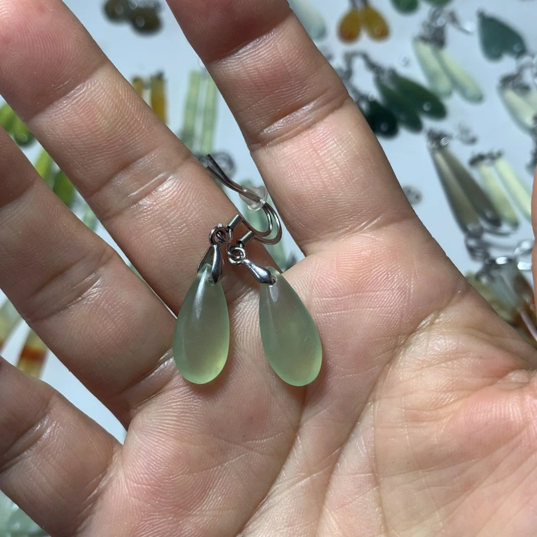 蛇纹石玉未镶嵌耳环
