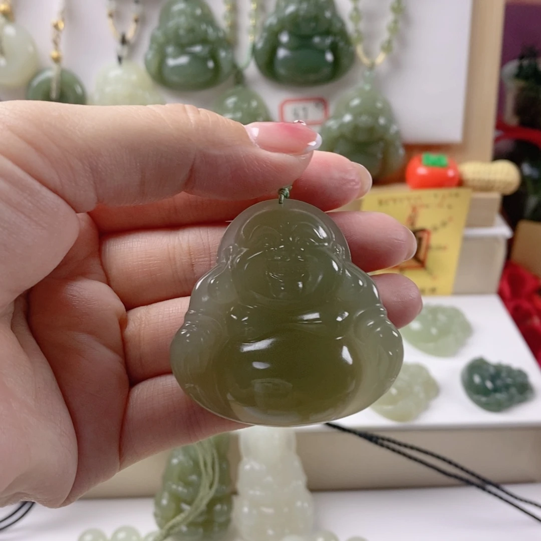 金***妹颈饰未镶嵌和田玉