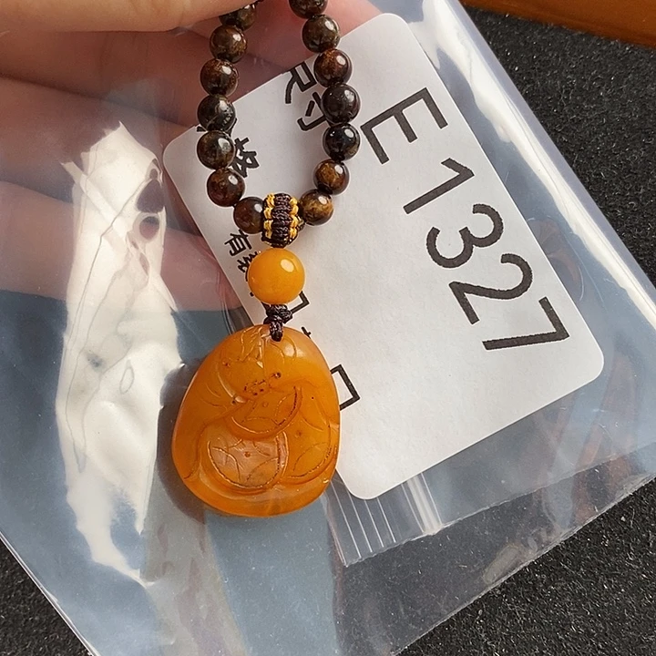 蜜蜡未镶嵌珠宝奇石