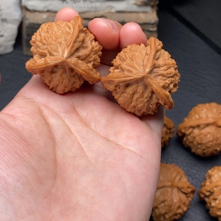 文玩核桃吊坠尺寸37三棱