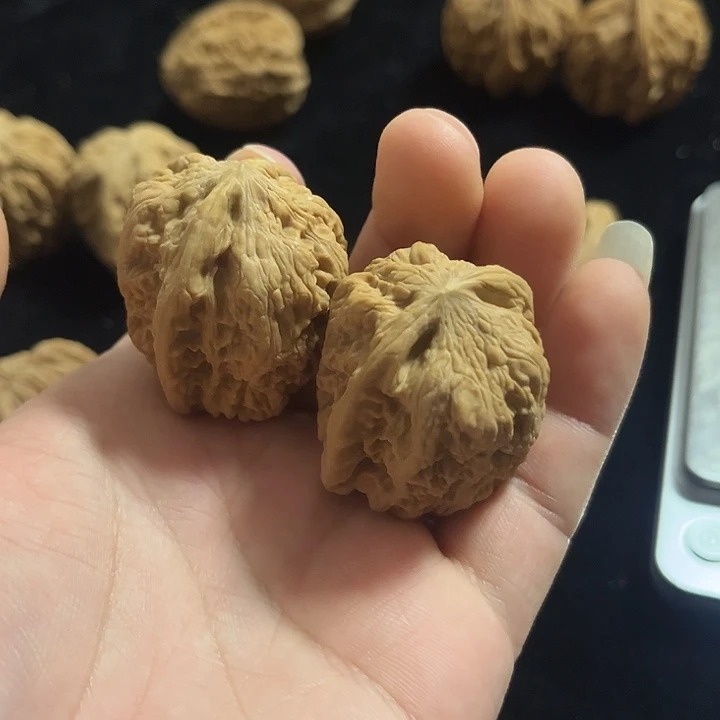 把件文玩核桃35左右将军膀，微瑕，编号022