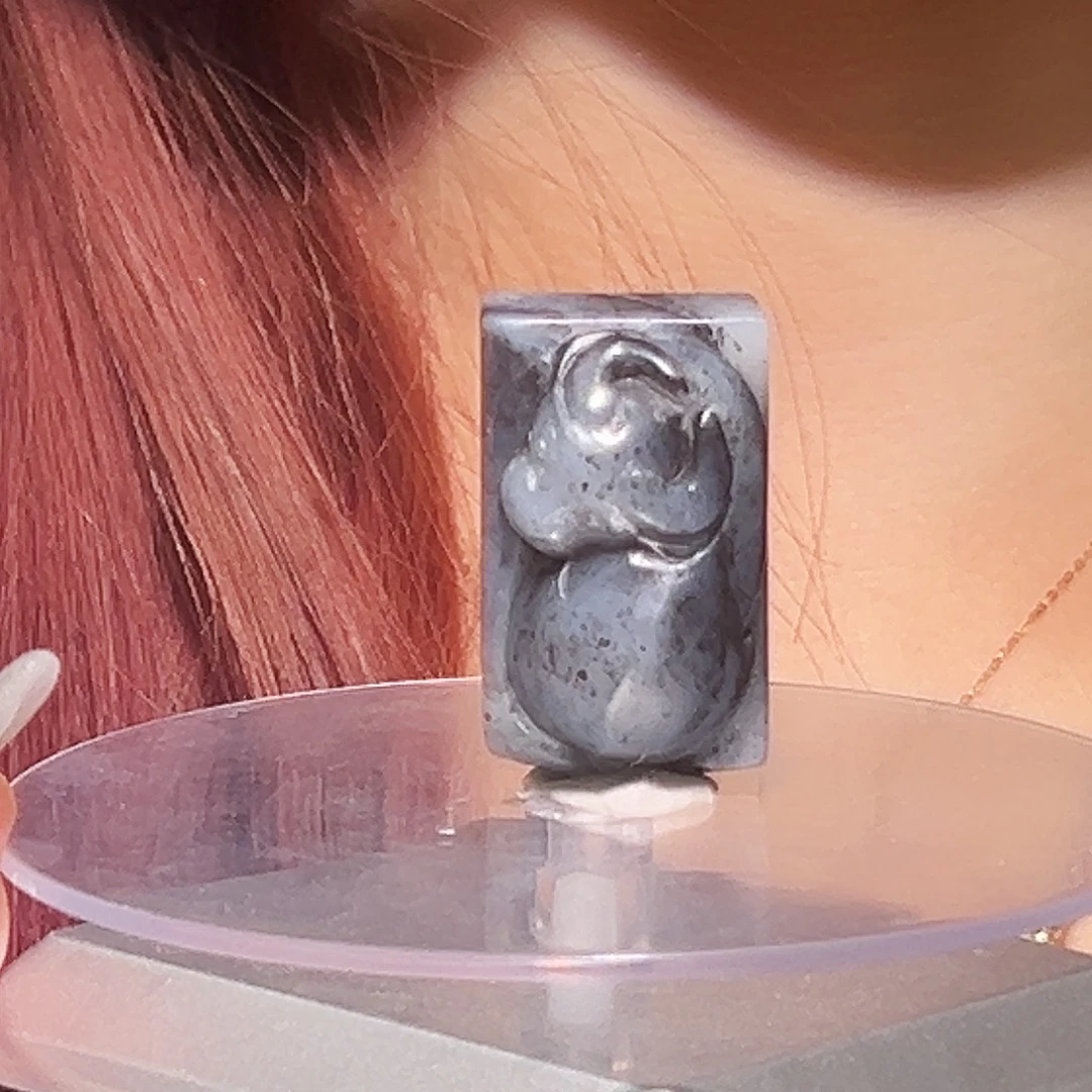 和田玉未镶嵌颈饰反银沙青花扭转乾坤