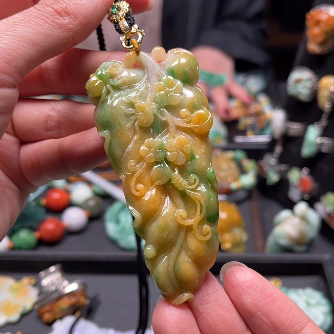 翡翠颈饰未镶嵌Ccvvvhhhgghhhhhgbhhh