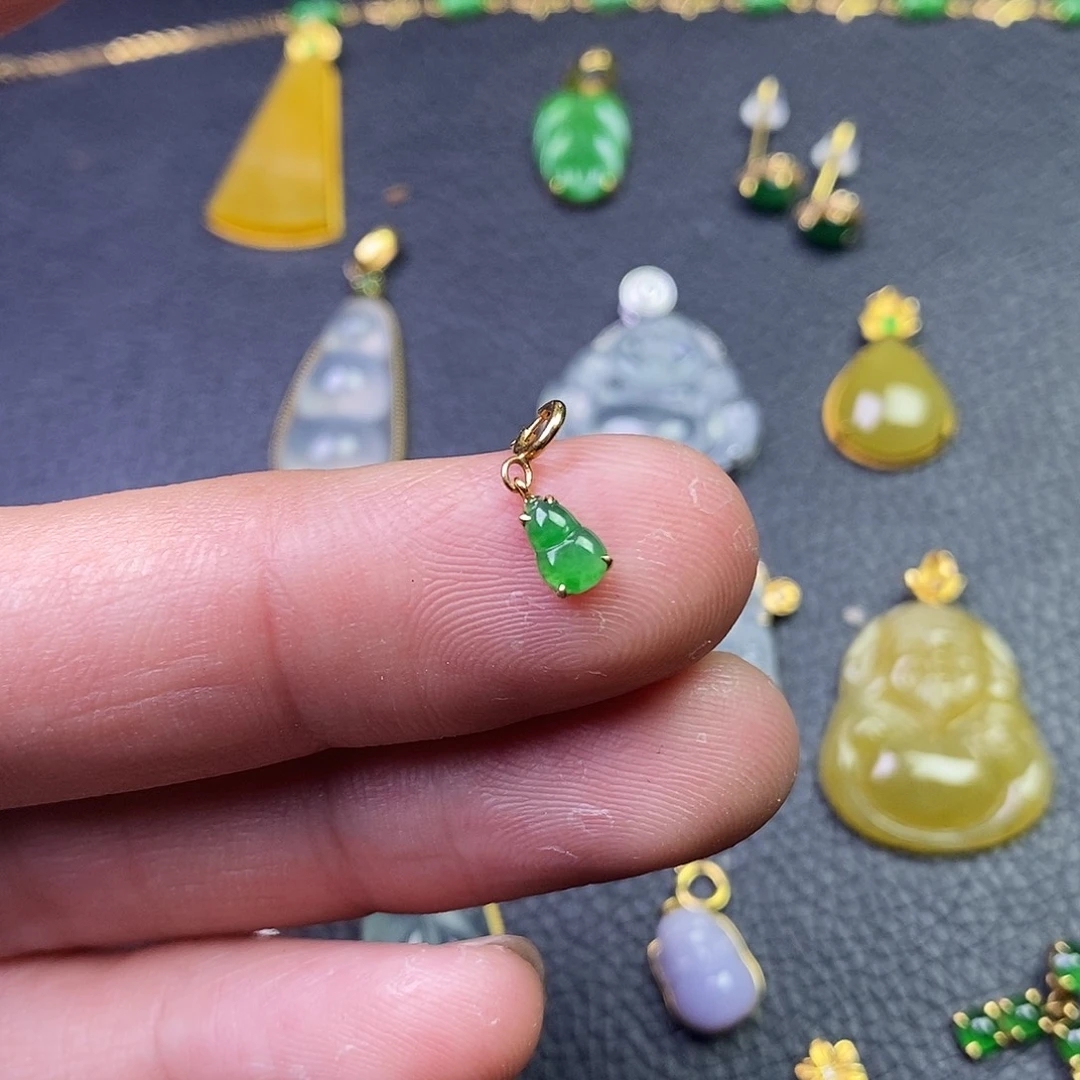 颈饰18K金镶嵌翡翠