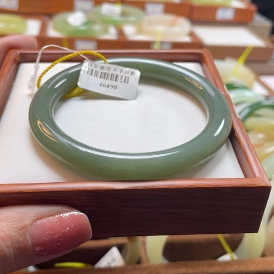 【闪购商品】和田玉手镯未镶嵌60