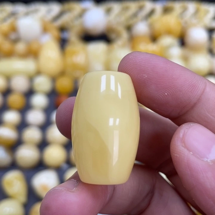 蜜蜡未镶嵌裸石18*28mm