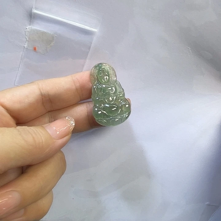 翡翠未镶嵌颈饰晴水观音