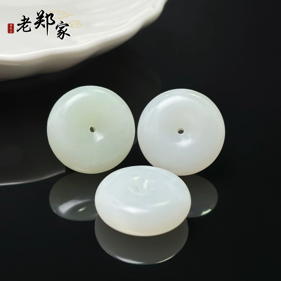 【老郑家】和田玉平安扣挂件2010-1 (多样性发一件) 约25*9mm