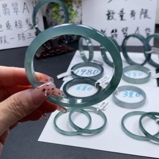 翡翠手镯未镶嵌63尺寸