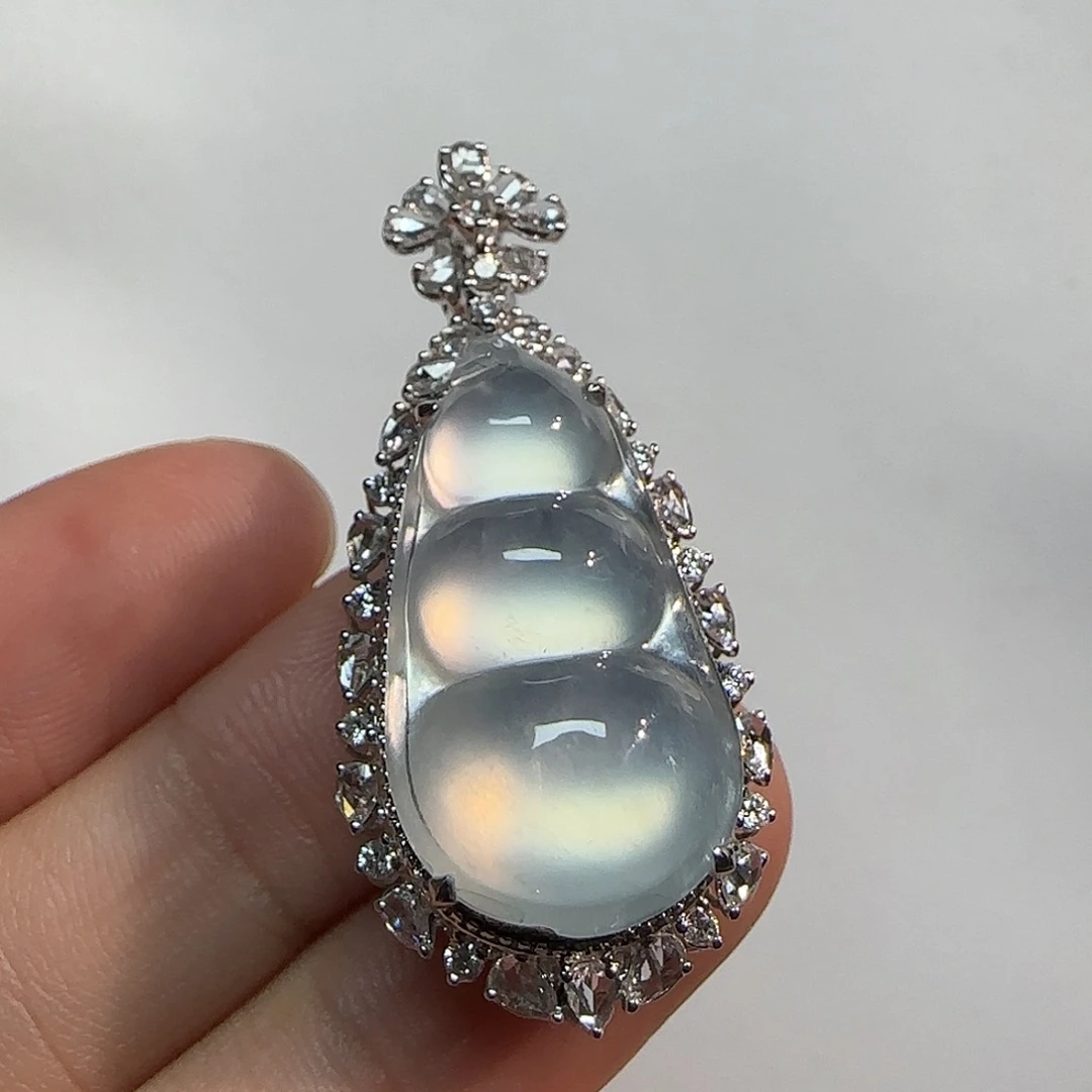 翡翠18K金镶嵌吊坠(不含链)福豆