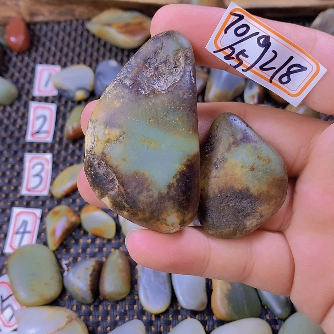 颈饰未镶嵌和田玉（糖玉）