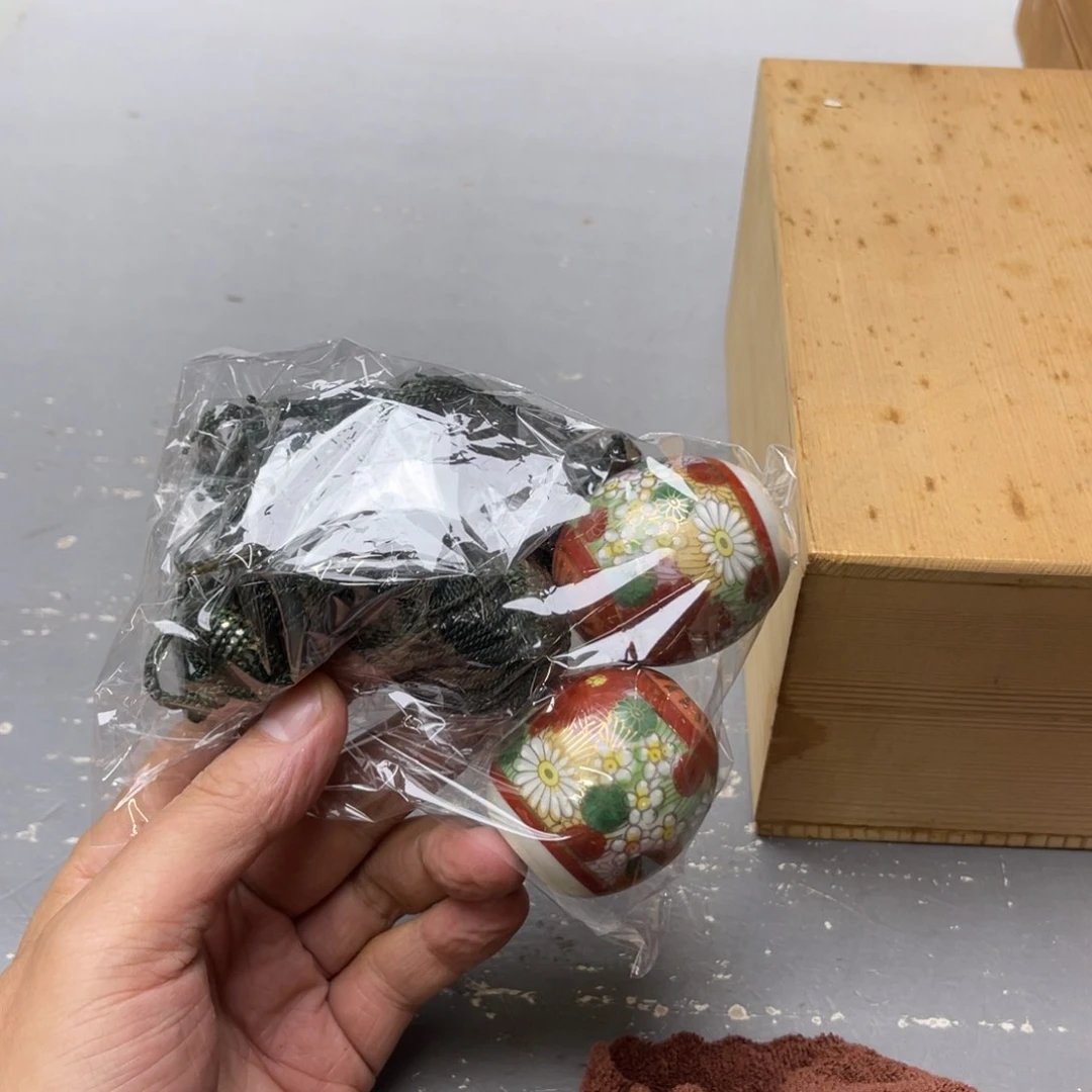 皇***贵瓷片密密麻麻地铺满