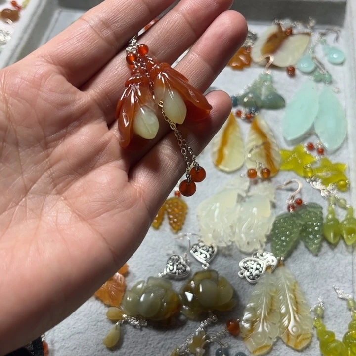 蛇纹石玉合金吊坠
